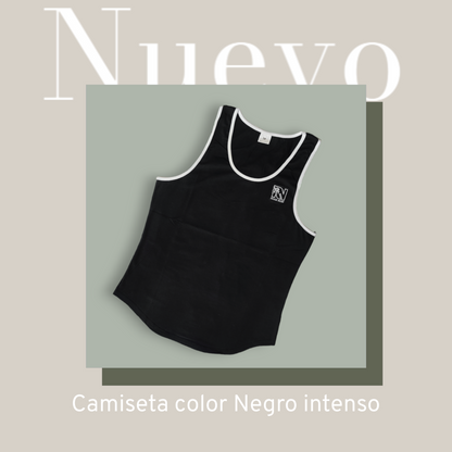 camiseta tirantes fitness negra con ribetes blancos